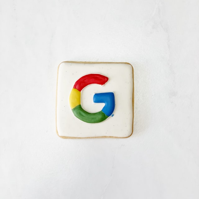 Un gateau en forme du logo Google